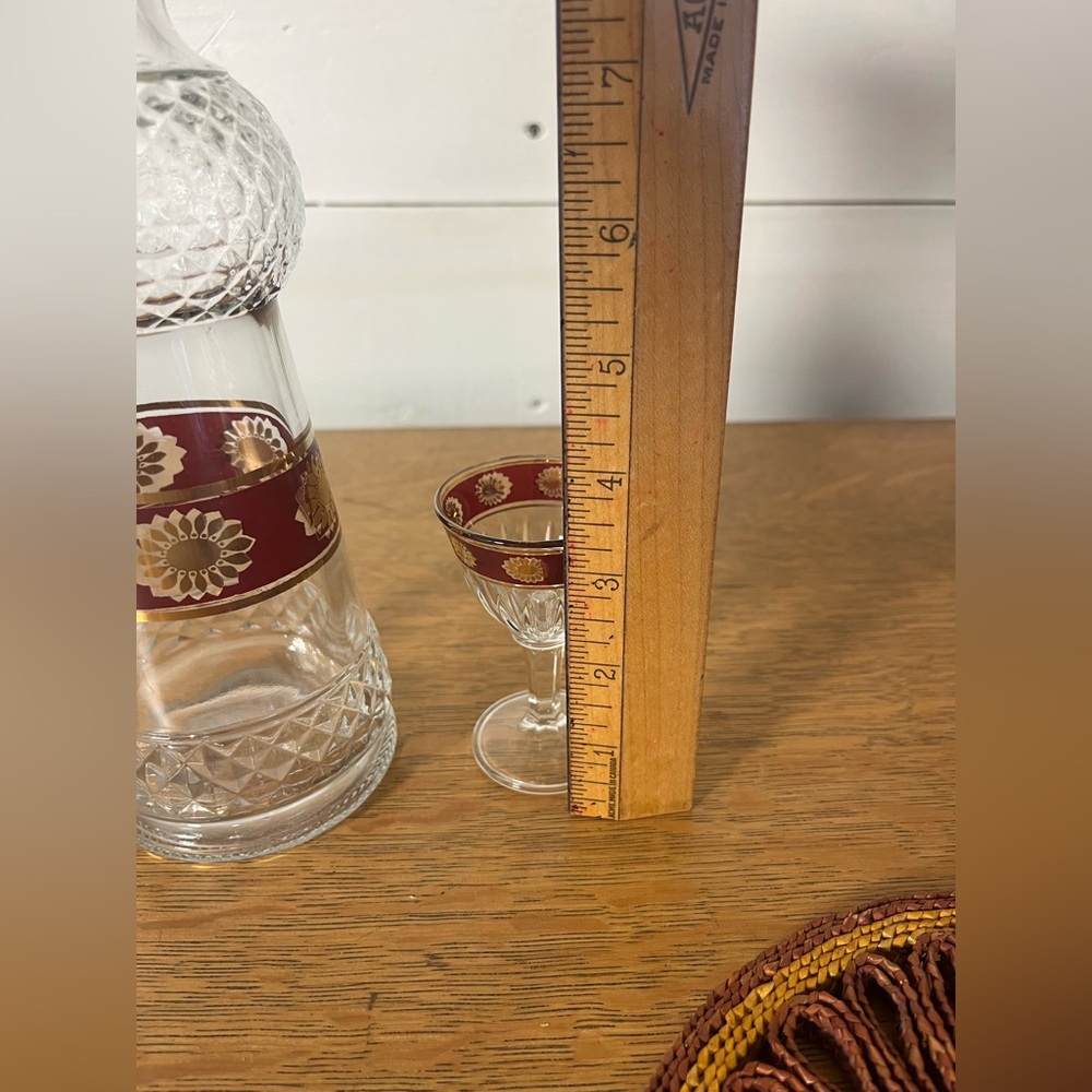 VINTAGE DECANTER SET – GOLD & RUBY DETAIL - Picture 7 of 10